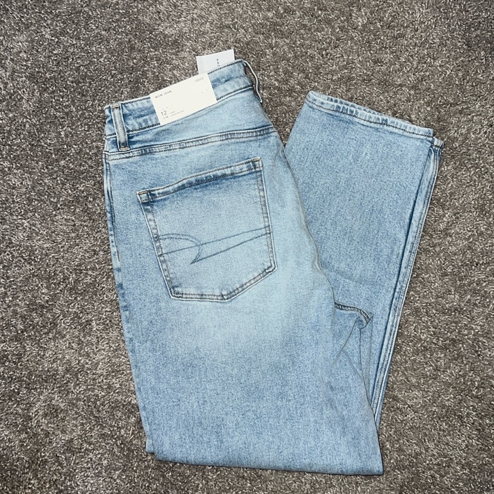 American Eagle 12 Short Strigid Mom Jeans
